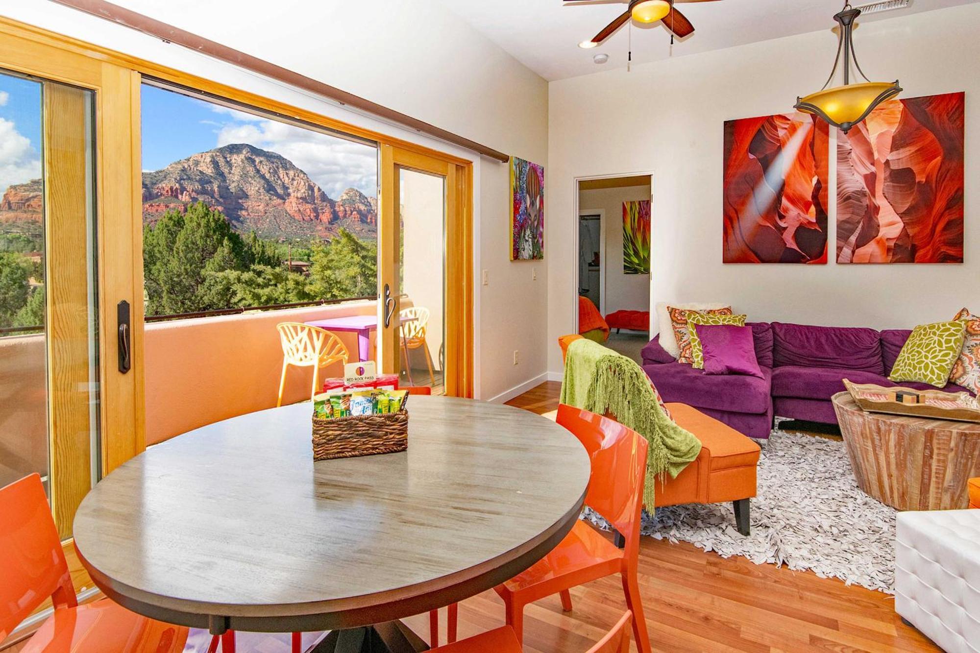 West House With Furnished Patio And Views! Holiday home *