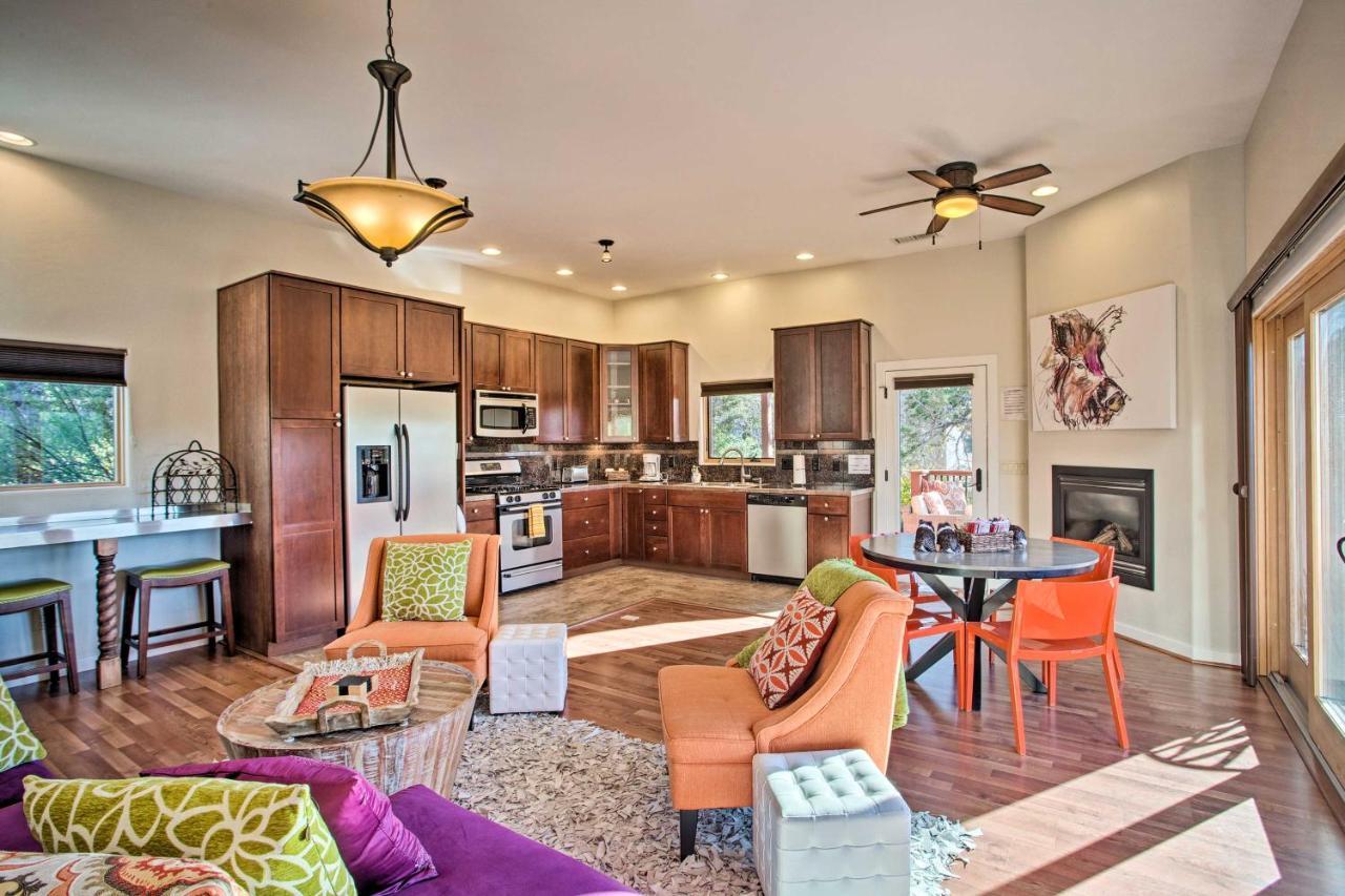West House With Furnished Patio And Views!